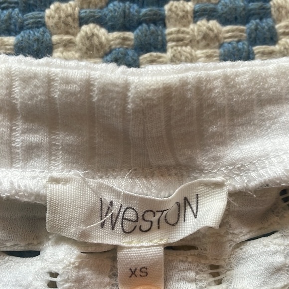 White Anthropologie Weston top with small hole detailing size Xs - Picture 2 of 2
